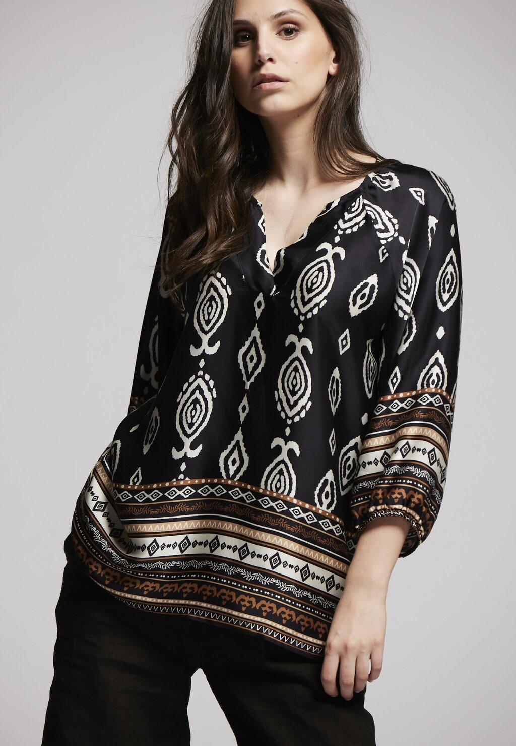 Туника VENEZIA Andijamo, черный
Туника VENEZIA Andijamo, черный