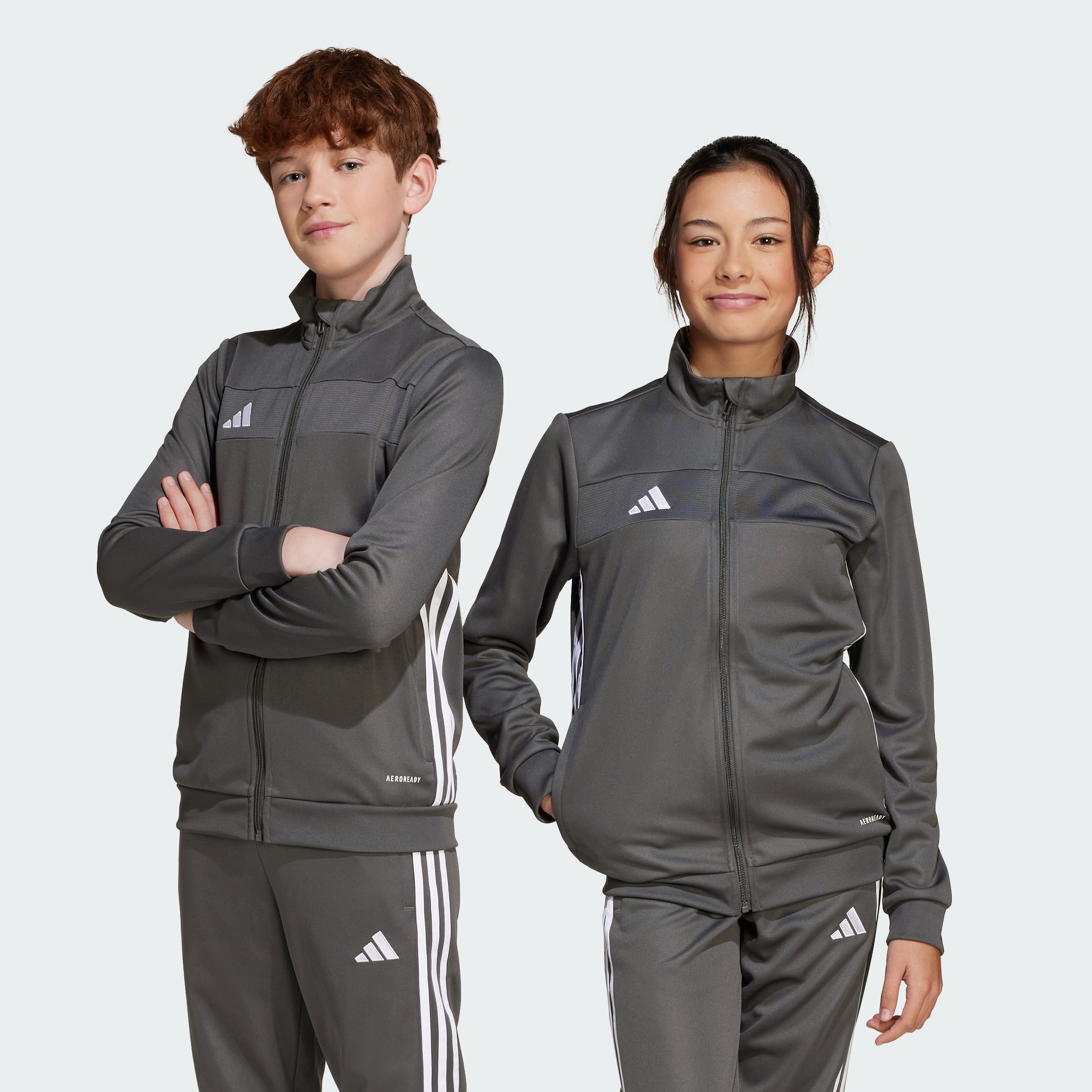 Детская тренировочная куртка Adidas Tiro 25 Essentials, серый/белый
Детская тренировочная куртка Adidas Tiro 25 Essentials, серый/белый