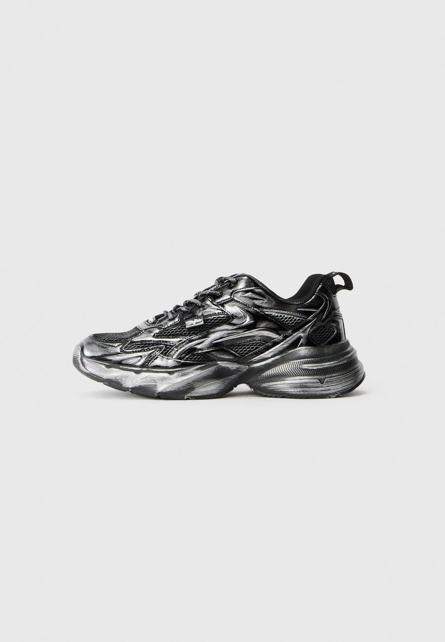 Кроссовки Buffalo GIANNA, Black/Vintage Silver-Coloured/Black
Кроссовки Buffalo GIANNA, Black/Vintage Silver-Coloured/Black