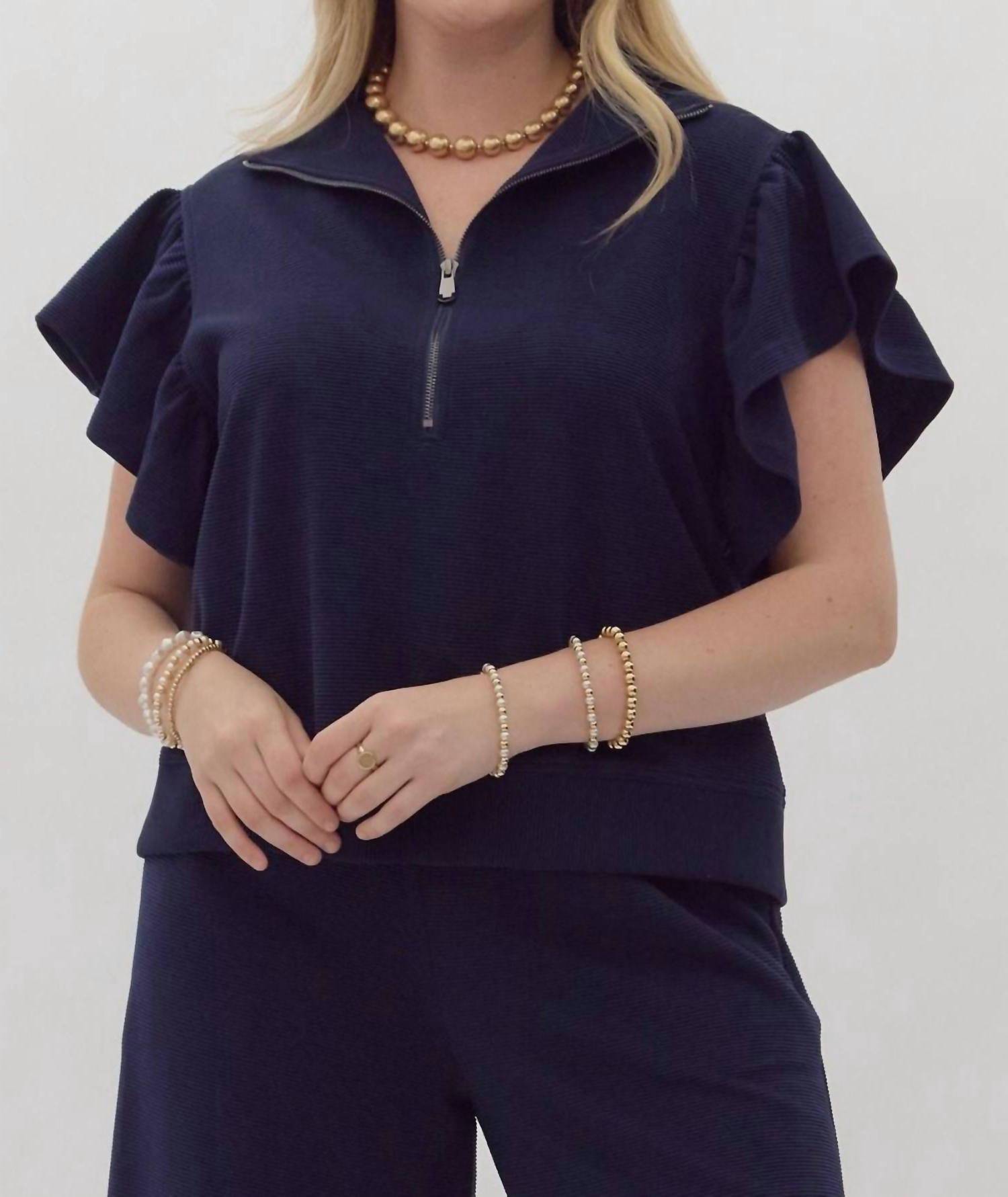 Взгляд вперед Топ в темно-синем Entro
Взгляд вперед Топ в темно-синем Entro