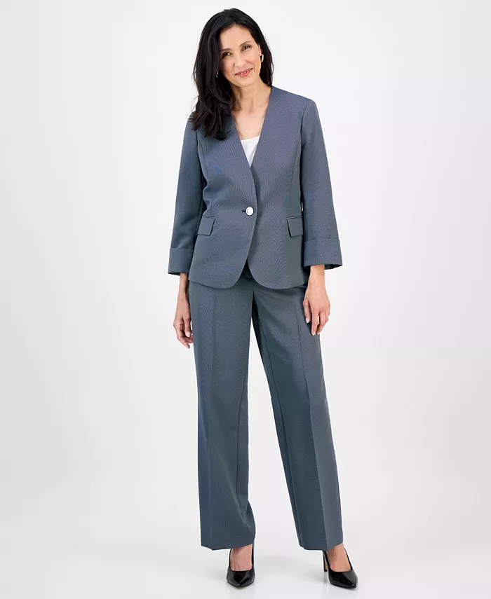 Женский брючный костюм без воротника, свободного кроя и размера Petite Le Suit, синий
Женский брючный костюм без воротника, свободного кроя и размера Petite Le Suit, синий