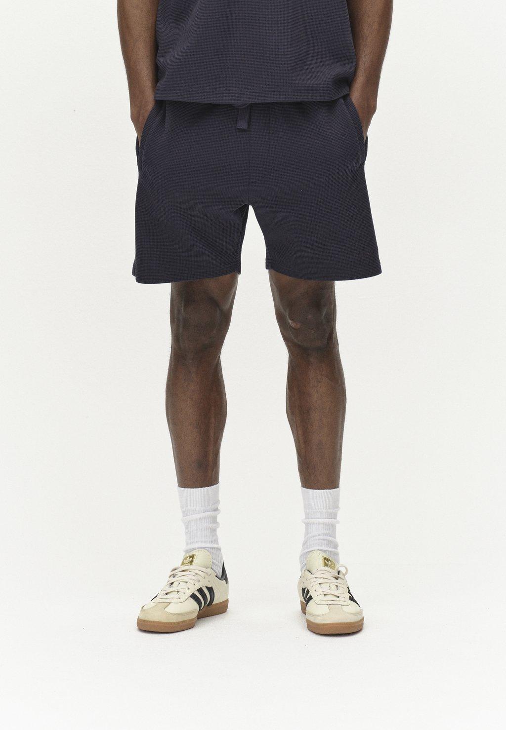 Шорты TIM WAFF - Tracksuit bottoms Gabba, темно-синий
Шорты TIM WAFF - Tracksuit bottoms Gabba, темно-синий