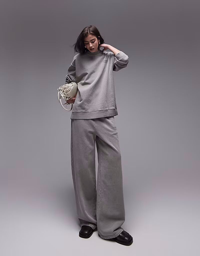 Спортивные брюки Topshop Community Coord с прямыми штанинами серого цвета
Спортивные брюки Topshop Community Coord с прямыми штанинами серого цвета