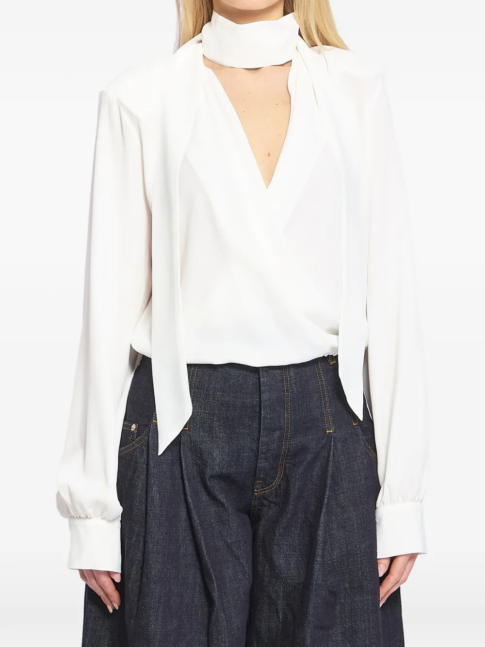 Блузка с завязывающимся воротником Federica Tosi, белый
Блузка с завязывающимся воротником Federica Tosi, белый