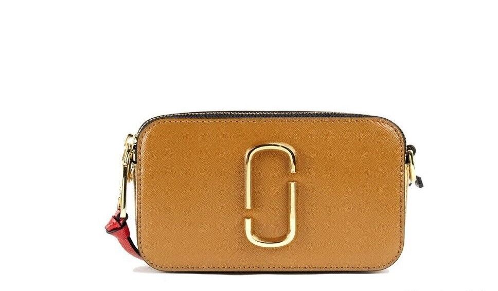 Сумка-кошелек Cathay из сафьяновой кожи с цветными блоками для сумки Snapshot The Marc Jacobs
Сумка-кошелек Cathay из сафьяновой кожи с цветными блоками для сумки Snapshot The Marc Jacobs