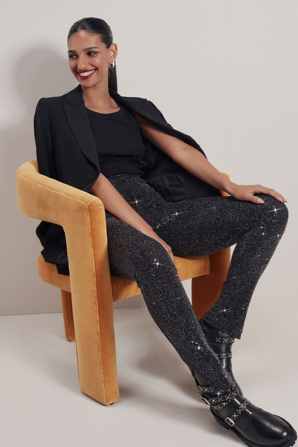 Узкие брюки с пайетками Next, черный
Узкие брюки с пайетками Next, черный