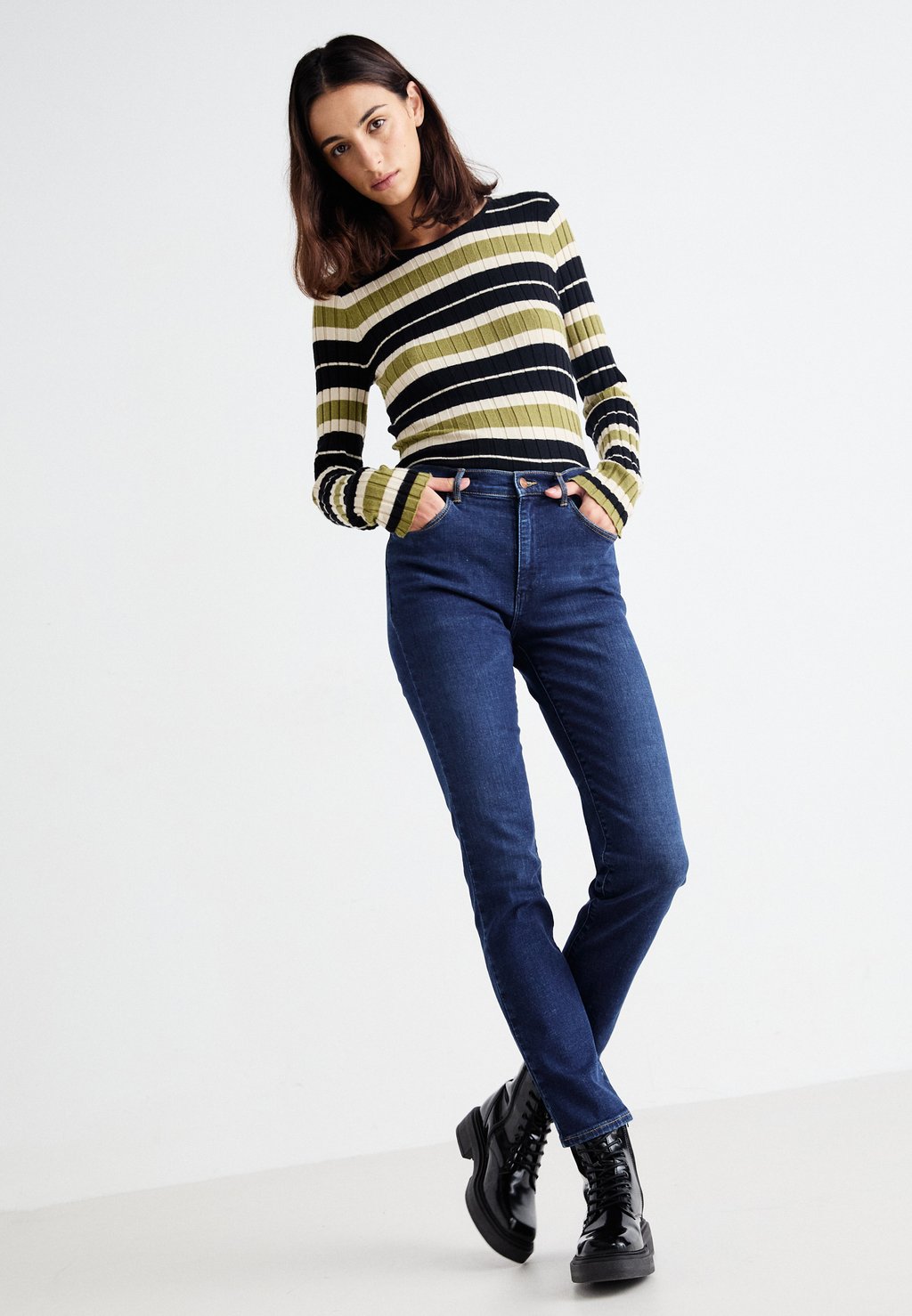 Джинсы облегающего кроя SLIM Wrangler, темно-синий деним
Джинсы облегающего кроя SLIM Wrangler, темно-синий деним