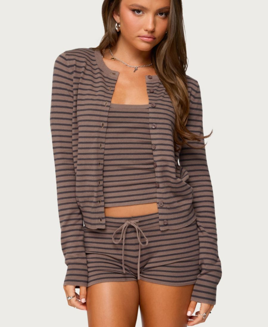 Женский полосатый вязаный кардиган Lillian на пуговицах Edikted, Brown
Женский полосатый вязаный кардиган Lillian на пуговицах Edikted, Brown