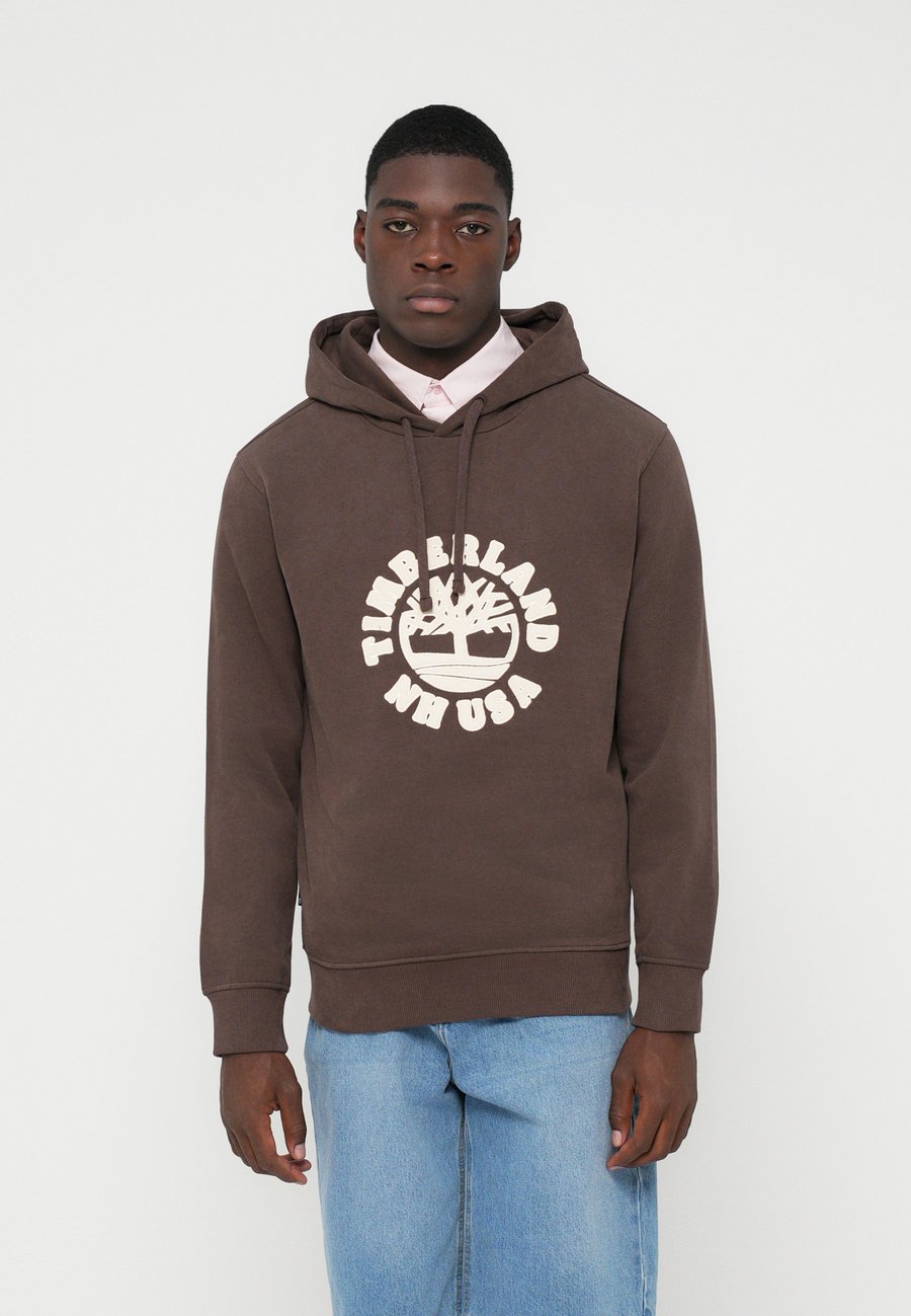 Толстовка Timberland HOLIDAY GRAPHIC HOODIE, Chocolate Brown/Dark Brown
Толстовка Timberland HOLIDAY GRAPHIC HOODIE, Chocolate Brown/Dark Brown