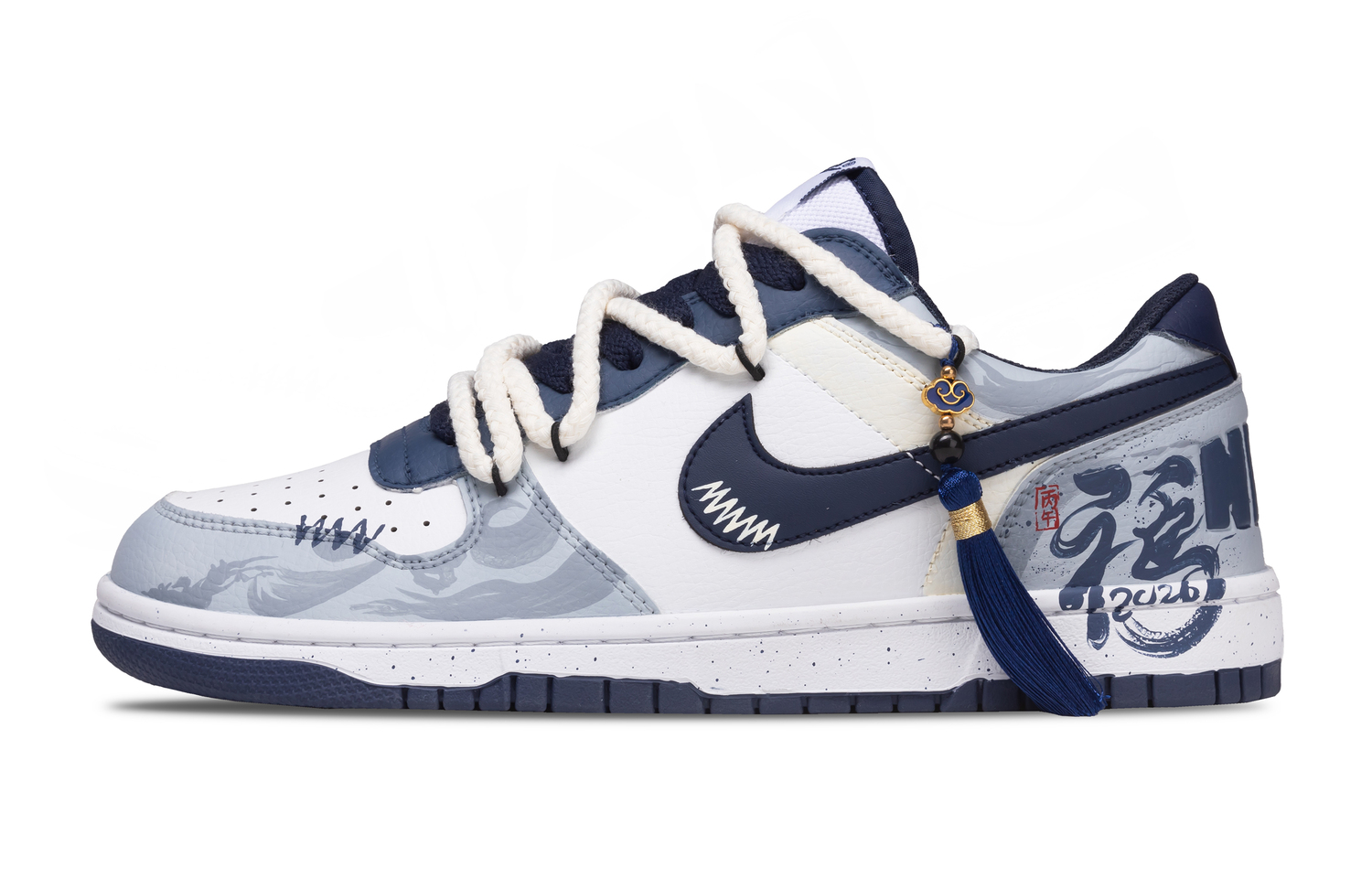 Nike Открытка с изображением лошади по кличке «Большой Фу» к Новому году Амортизирующие, износостойкие низкие мужские скейтбордистские кроссовки белого цвета
Nike Открытка с изображением лошади по кличке «Большой Фу» к Новому году Амортизирующие, износостойкие низкие мужские скейтбордистские кроссовки белого цвета