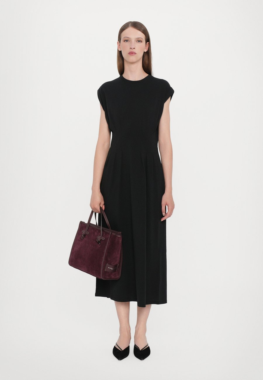 Сумка Gianni Chiarini MISS MARCELLA 32, Amarone/Brown
Сумка Gianni Chiarini MISS MARCELLA 32, Amarone/Brown