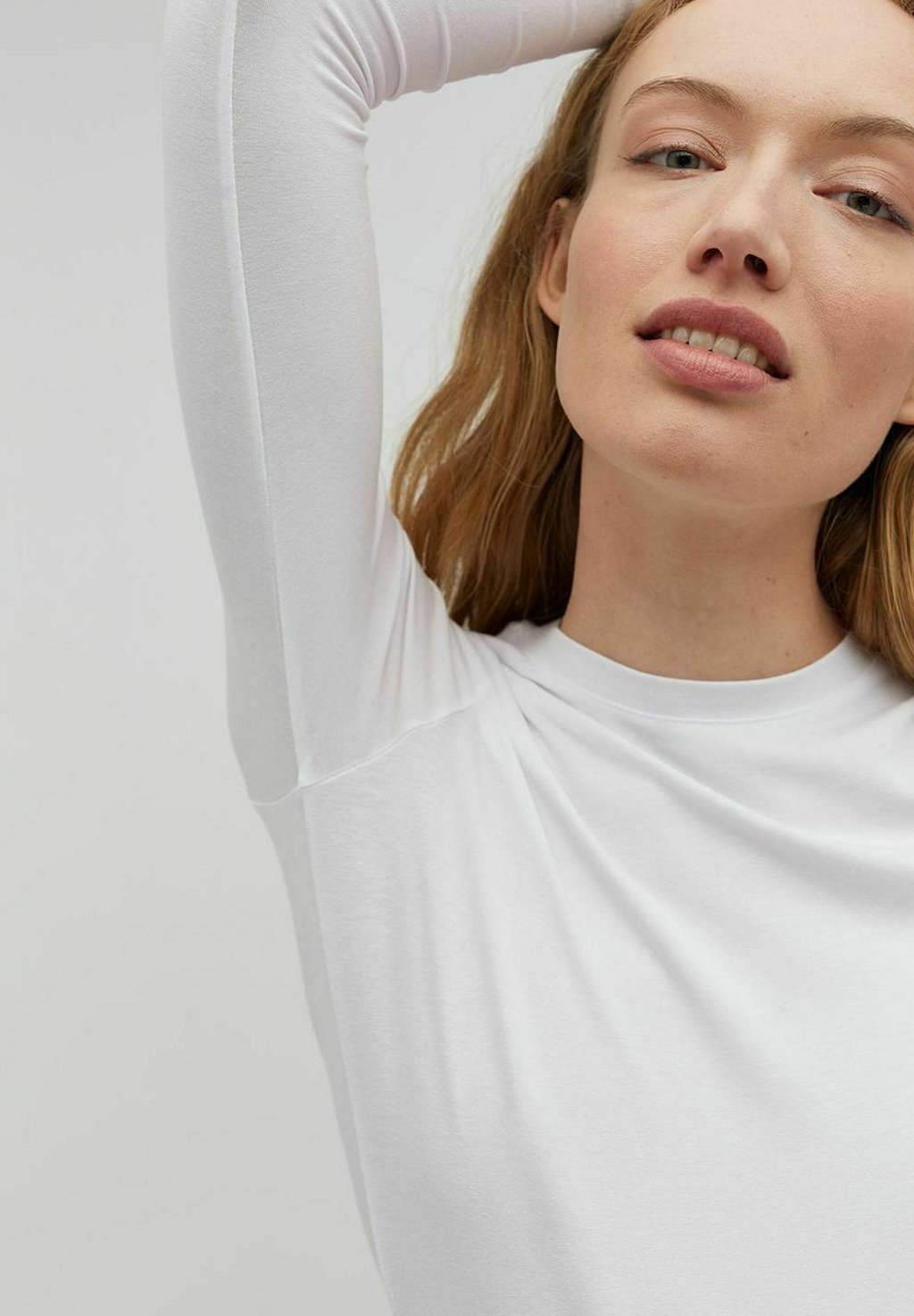 Топ с длинными рукавами CHRISTINA-M mbyM, белый 
Топ с длинными рукавами CHRISTINA-M mbyM, белый