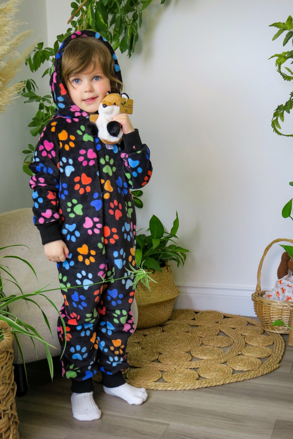 Черный супермягкий флисовый комбинезон с принтом лап Fox In A Box, мультиколор
Черный супермягкий флисовый комбинезон с принтом лап Fox In A Box, мультиколор