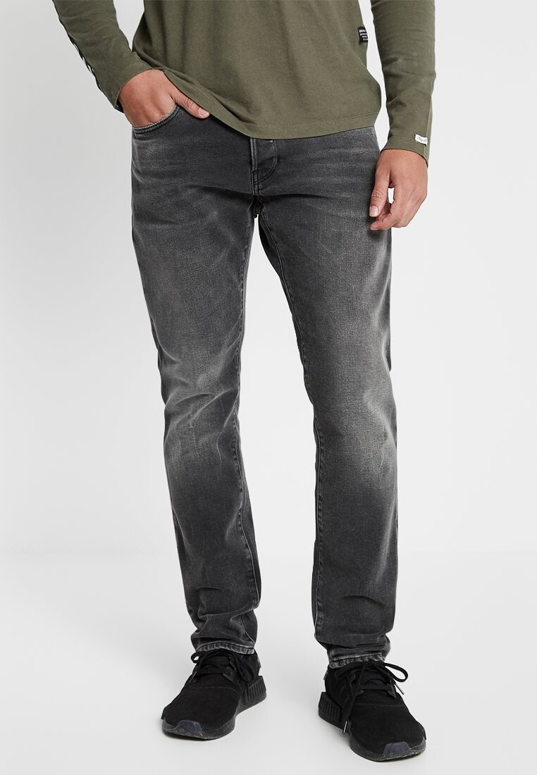 Джинсы приталенного кроя 3301 Slim G-Star, цвет nero black stretch denim
Джинсы приталенного кроя 3301 Slim G-Star, цвет nero black stretch denim