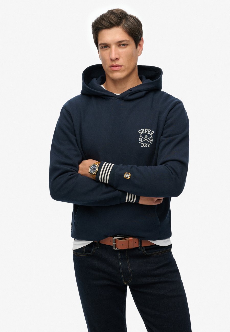 Толстовка Superdry & Co ATHLETIC CLUB , Nautical Navy/Dark Blue, Синий, Толстовка Superdry & Co ATHLETIC CLUB , Nautical Navy/Dark Blue
Толстовка Superdry & Co ATHLETIC CLUB , Nautical Navy/Dark Blue, Синий, Толстовка Superdry & Co ATHLETIC CLUB , Nautical Navy/Dark Blue