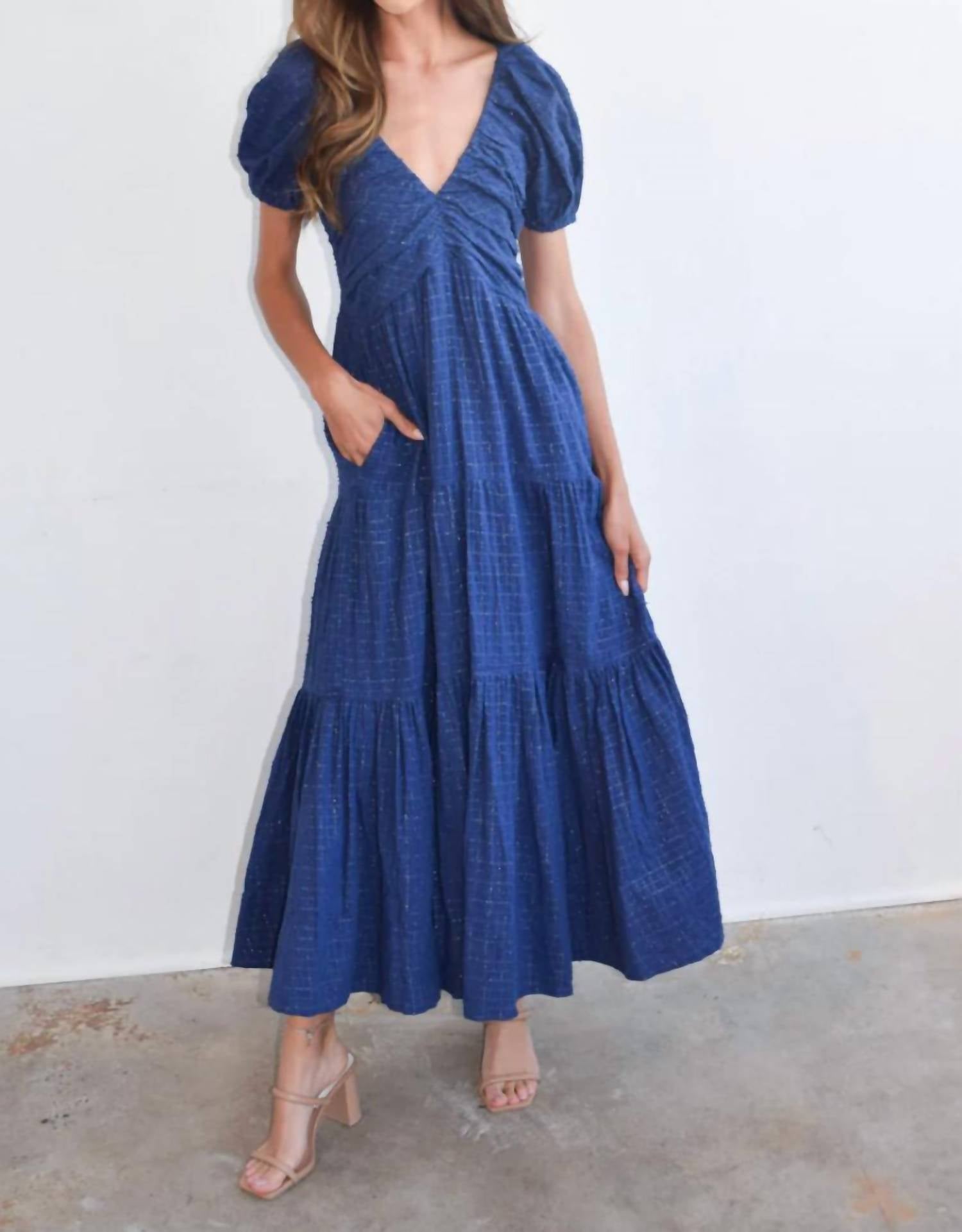 Платье макси Coco в полоску Blueprint Silver Never a Wallflower
Платье макси Coco в полоску Blueprint Silver Never a Wallflower