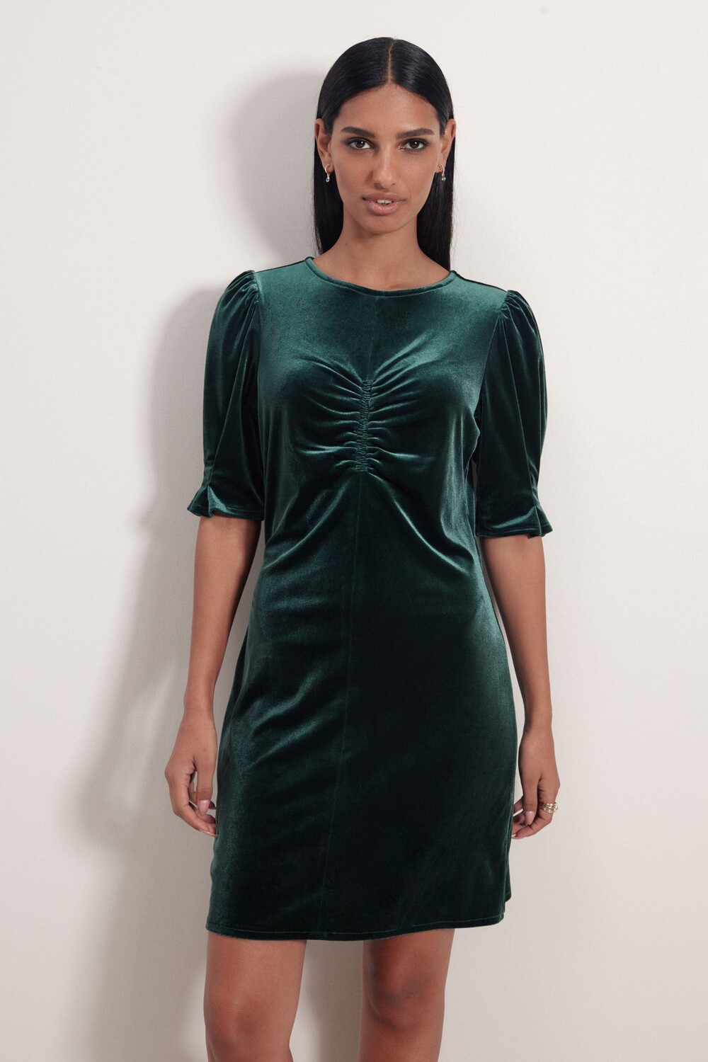 Бархатное мини-платье с объемными рукавами и рюшами Next, зеленый
Бархатное мини-платье с объемными рукавами и рюшами Next, зеленый