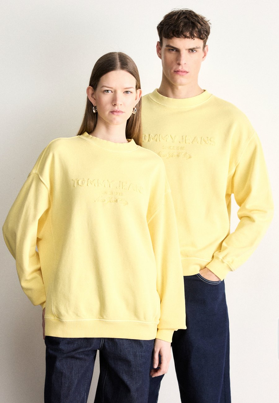 Толстовка Tommy Jeans 90S NEW CLASSICS CREW UNISEX, Citronella/Yellow
Толстовка Tommy Jeans 90S NEW CLASSICS CREW UNISEX, Citronella/Yellow
