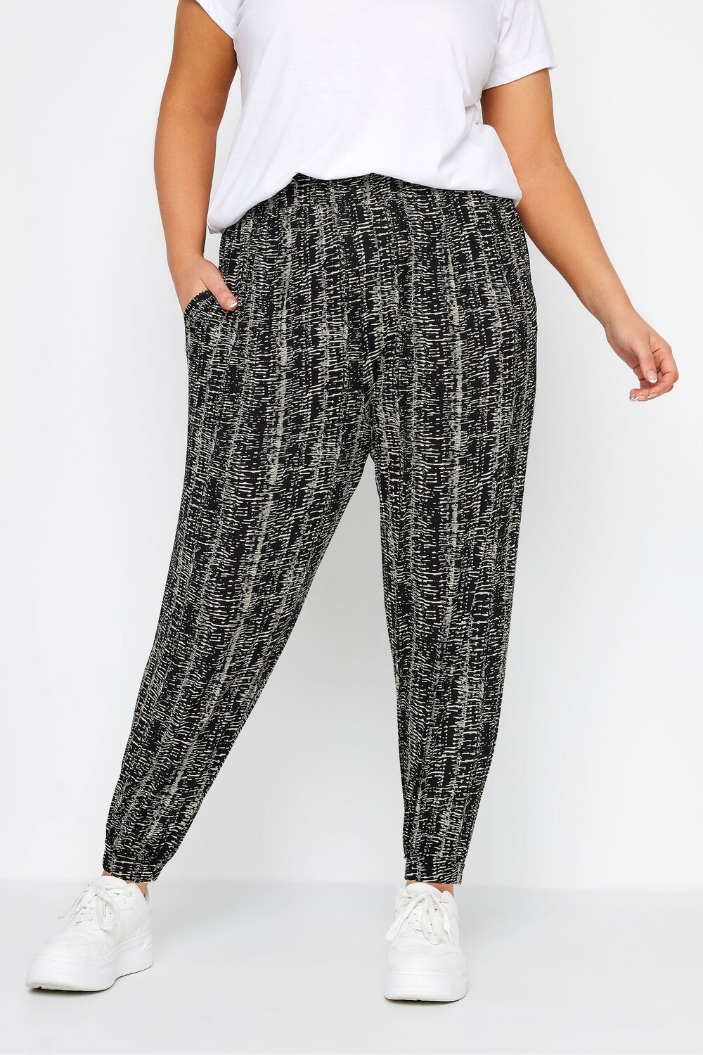 Джоггеры в стиле гарем с абстрактным принтом Yours Curve, черный
Джоггеры в стиле гарем с абстрактным принтом Yours Curve, черный