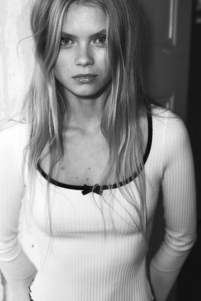 Рубашка в рубчик с деталями оверлока H&M, белый
Рубашка в рубчик с деталями оверлока H&M, белый