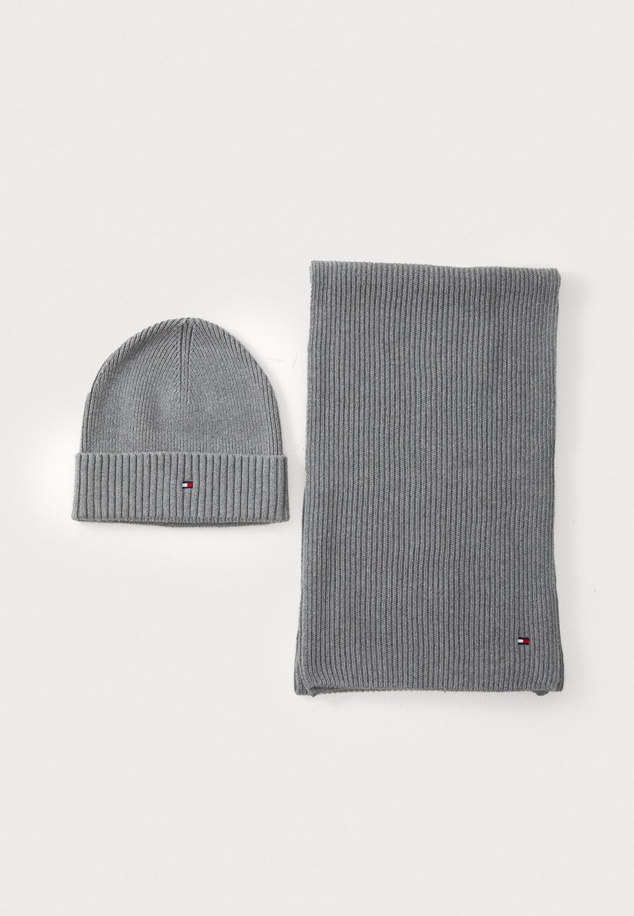 Шапка Tommy Hilfiger FLAG BEANIE & SCARF SET, Mid Grey Heather/Grey
Шапка Tommy Hilfiger FLAG BEANIE & SCARF SET, Mid Grey Heather/Grey