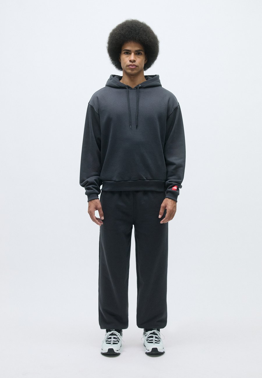 Толстовка The North Face REDBOX HOODIE, Obsidian/Dark Grey, Черный, Толстовка The North Face REDBOX HOODIE, Obsidian/Dark Grey
Толстовка The North Face REDBOX HOODIE, Obsidian/Dark Grey, Черный, Толстовка The North Face REDBOX HOODIE, Obsidian/Dark Grey