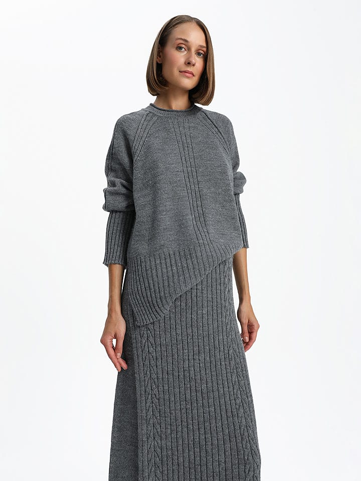 Пуловер BGN, антрацит
Пуловер BGN, антрацит