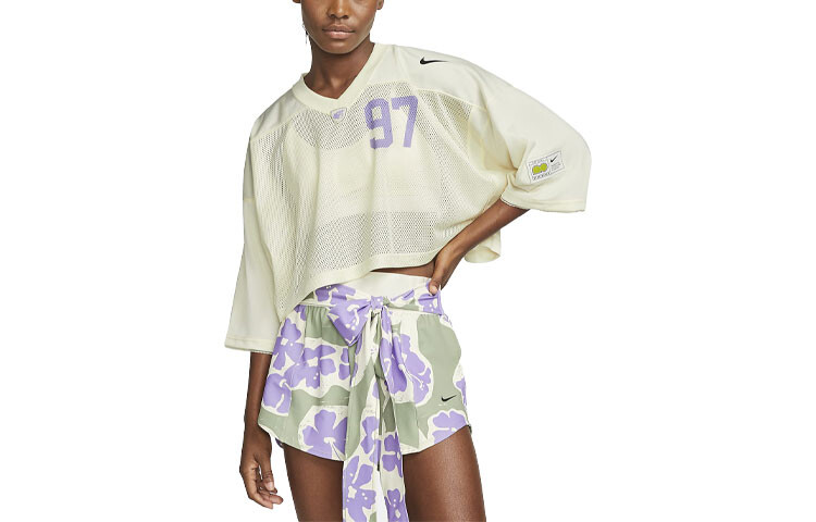 Женская футболка Nike, цвет Coconut Milk
Женская футболка Nike, цвет Coconut Milk