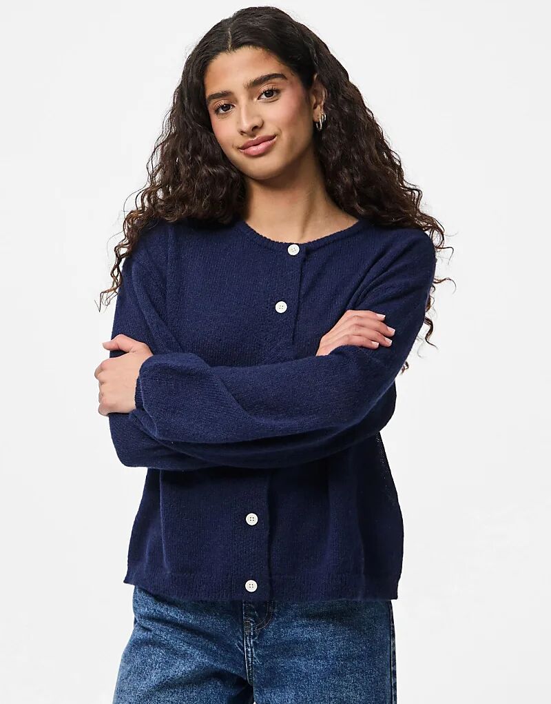 Вязаный кардиган Pieces в морском синем цвете
Вязаный кардиган Pieces в морском синем цвете