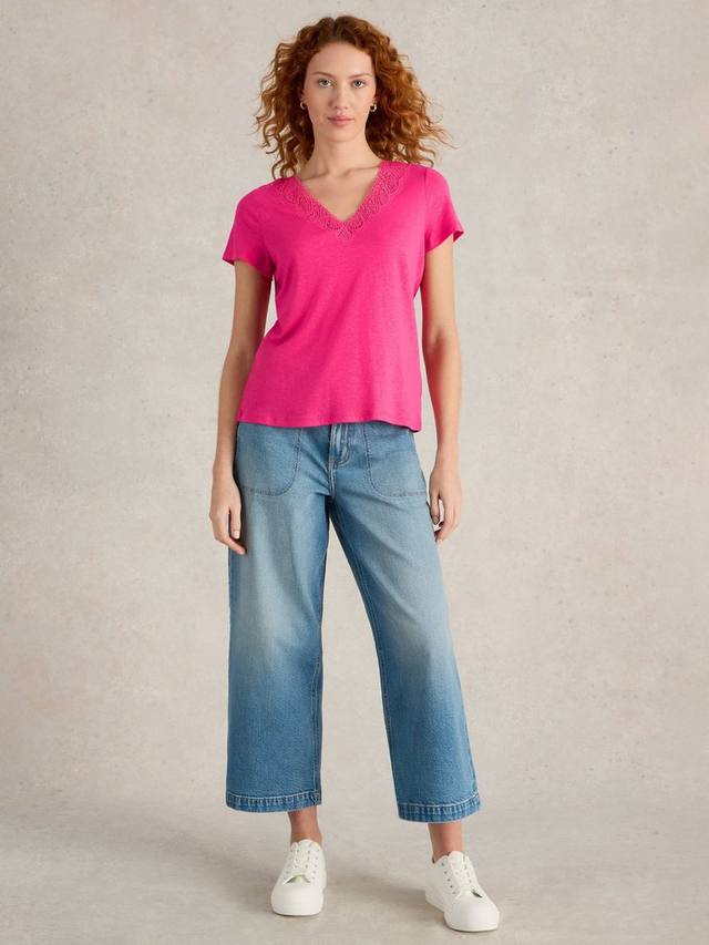 Футболка с v-образным вырезом и кружевной отделкой из льняной смеси ellie White Stuff, цвет Bright Pink
Футболка с v-образным вырезом и кружевной отделкой из льняной смеси ellie White Stuff, цвет Bright Pink