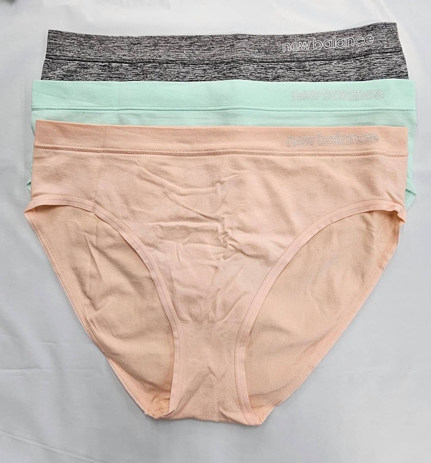 Женское нижнее белье, комплект из 3 шт., бесшовные трусики-хипстеры в цвете Oyster Pink/pl Bl Chl/dk Heather Grey New Balance
Женское нижнее белье, комплект из 3 шт., бесшовные трусики-хипстеры в цвете Oyster Pink/pl Bl Chl/dk Heather Grey New Balance