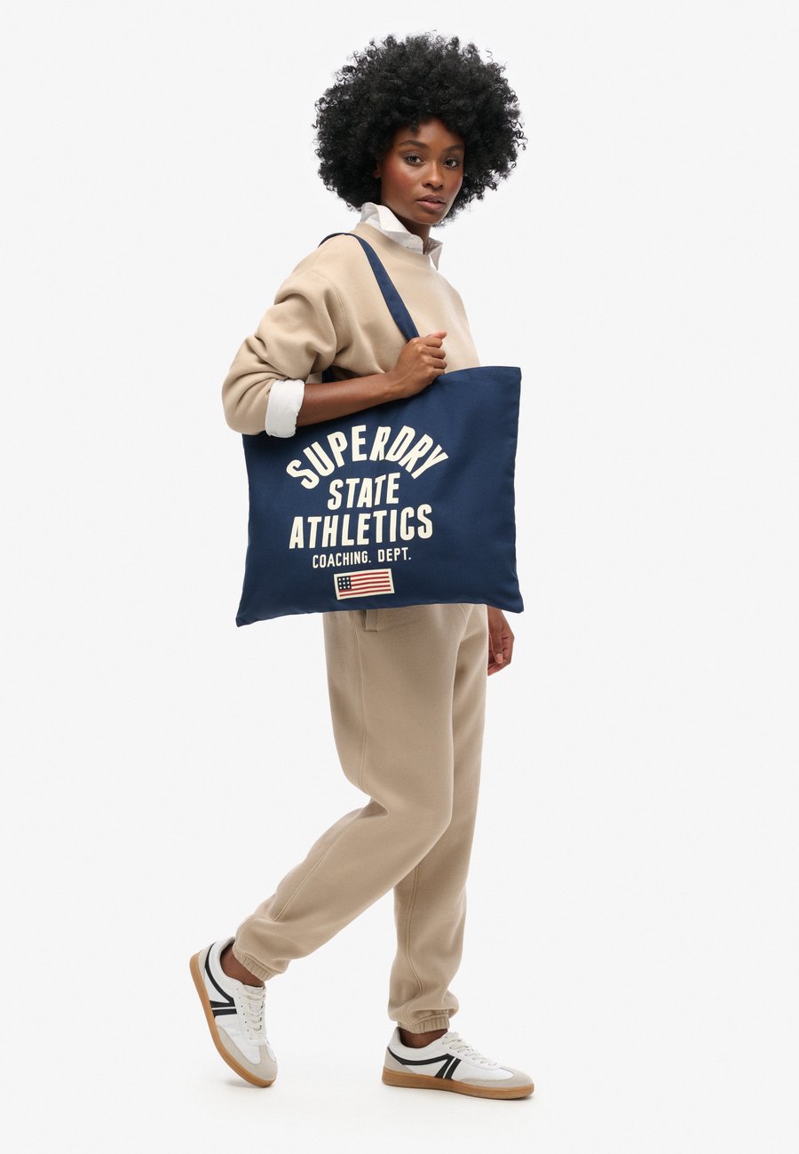 Сумка-шоппер Superdry & Co Tote bag, Richest Navy/Mottled Royal Blue
Сумка-шоппер Superdry & Co Tote bag, Richest Navy/Mottled Royal Blue