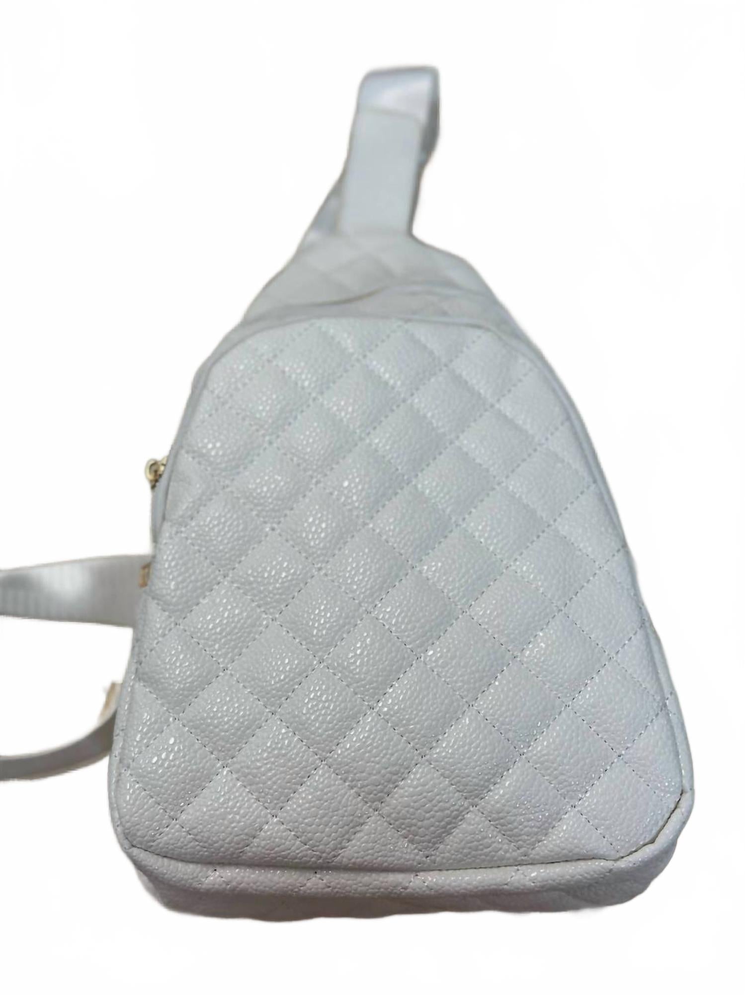 Женская стеганая косая сумка через плечо в кремовом цвете The Lyrical Spirit
Женская стеганая косая сумка через плечо в кремовом цвете The Lyrical Spirit