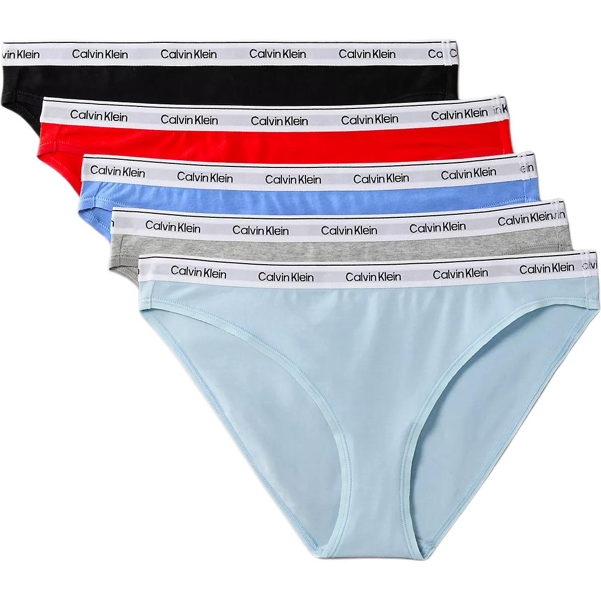 Женские трусики 5 штук Calvin Klein, светло-голубой
Женские трусики 5 штук Calvin Klein, светло-голубой