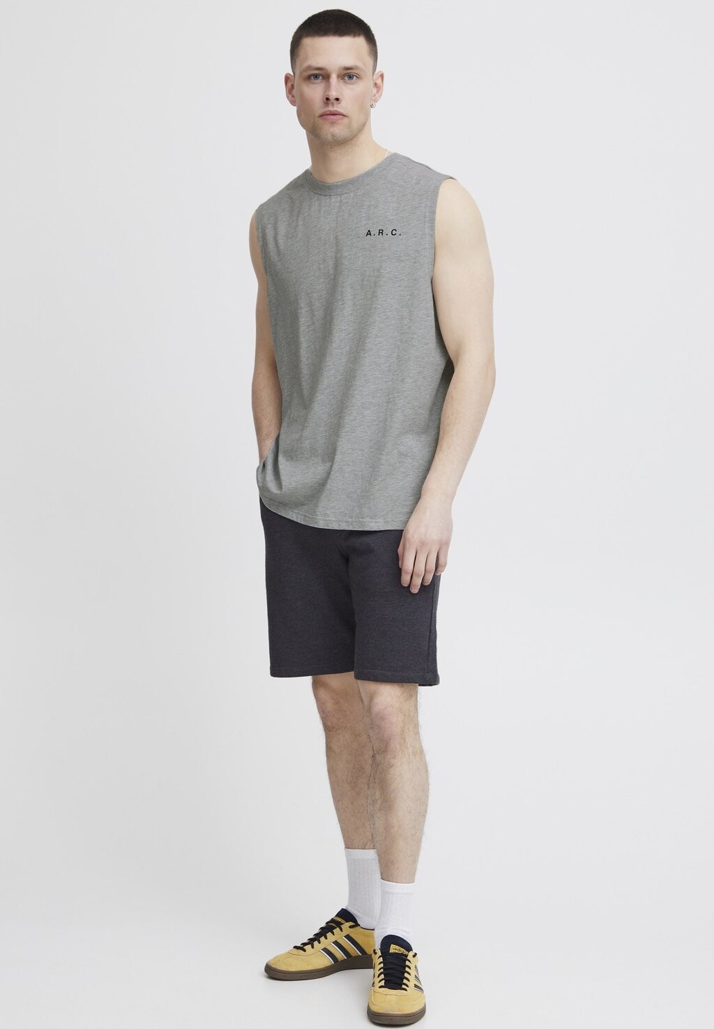 Топ Solid, серый Sdmelamdro
Топ Solid, серый Sdmelamdro