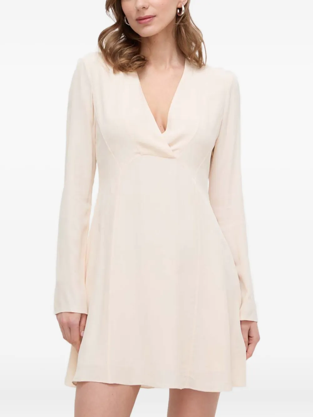 Мини-платье с длинными рукавами и V-образным вырезом Patrizia Pepe, кремовый
Мини-платье с длинными рукавами и V-образным вырезом Patrizia Pepe, кремовый