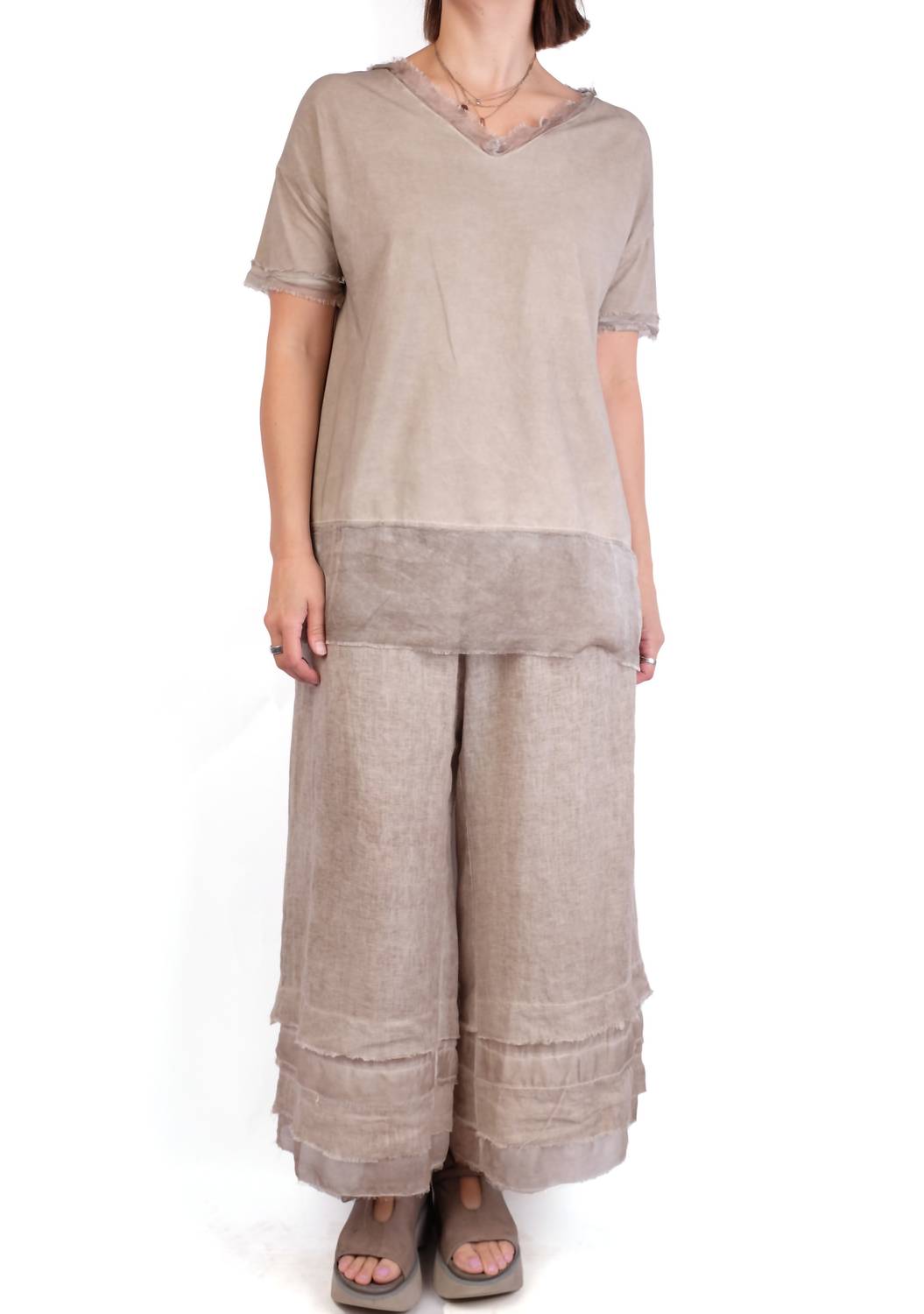 Шелковая футболка с подолом в песочном цвете Sanctamuerte, Sand, Бежевый, Шелковая футболка с подолом в песочном цвете Sanctamuerte, Sand
Шелковая футболка с подолом в песочном цвете Sanctamuerte, Sand, Бежевый, Шелковая футболка с подолом в песочном цвете Sanctamuerte, Sand