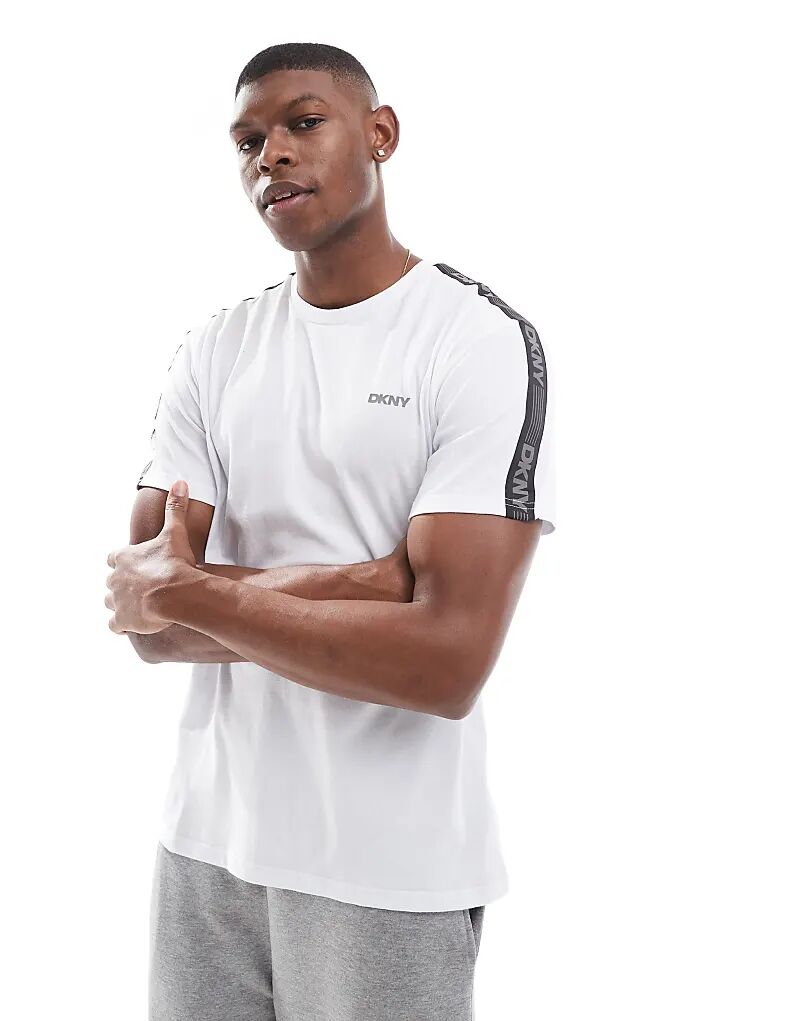 Футболка Penguins белого цвета DKNY
Футболка Penguins белого цвета DKNY