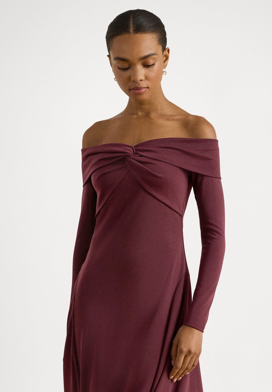 Платье Lauren Ralph Lauren TWIST-FRONT OFF-THE-SHOULDER DRESS, Dark Garnet/Bordeaux
Платье Lauren Ralph Lauren TWIST-FRONT OFF-THE-SHOULDER DRESS, Dark Garnet/Bordeaux
