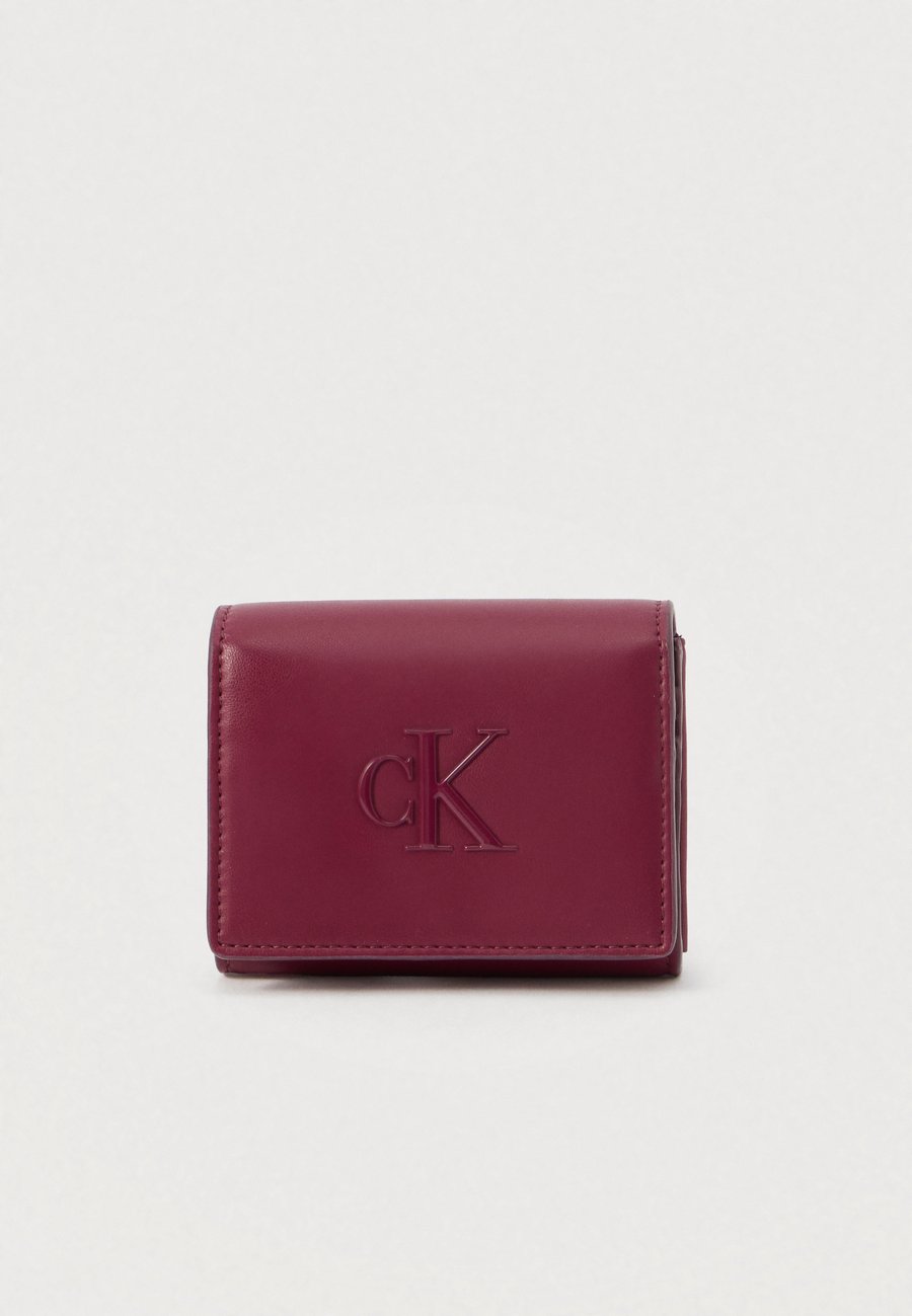 Кошелек Calvin Klein BOLD MEDIUM BIFOLD, Alluring Pink/Bordeaux
Кошелек Calvin Klein BOLD MEDIUM BIFOLD, Alluring Pink/Bordeaux