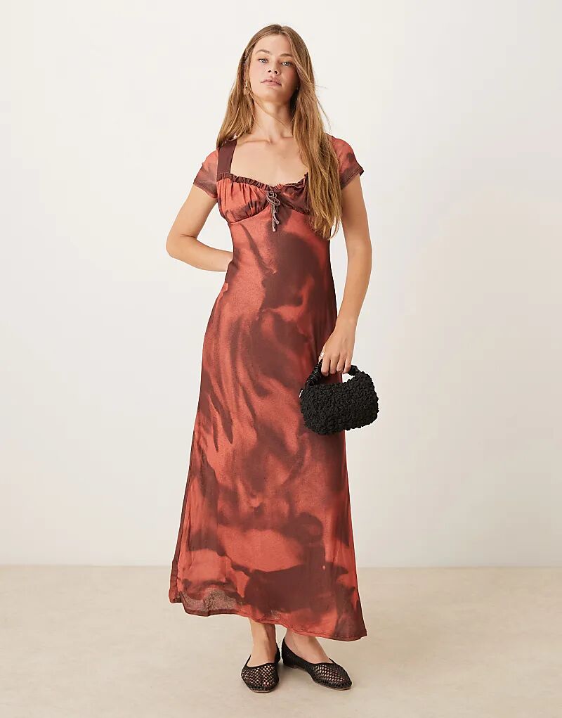 Платье макси ASOS DESIGN с оборкой на горловине, с принтом красного цвета и абстрактным цветочным принтом
Платье макси ASOS DESIGN с оборкой на горловине, с принтом красного цвета и абстрактным цветочным принтом