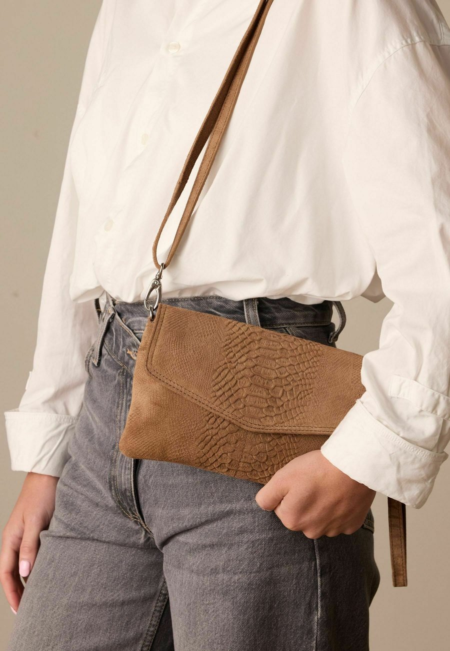 Клатч Manfield Clutch, Taupe
Клатч Manfield Clutch, Taupe