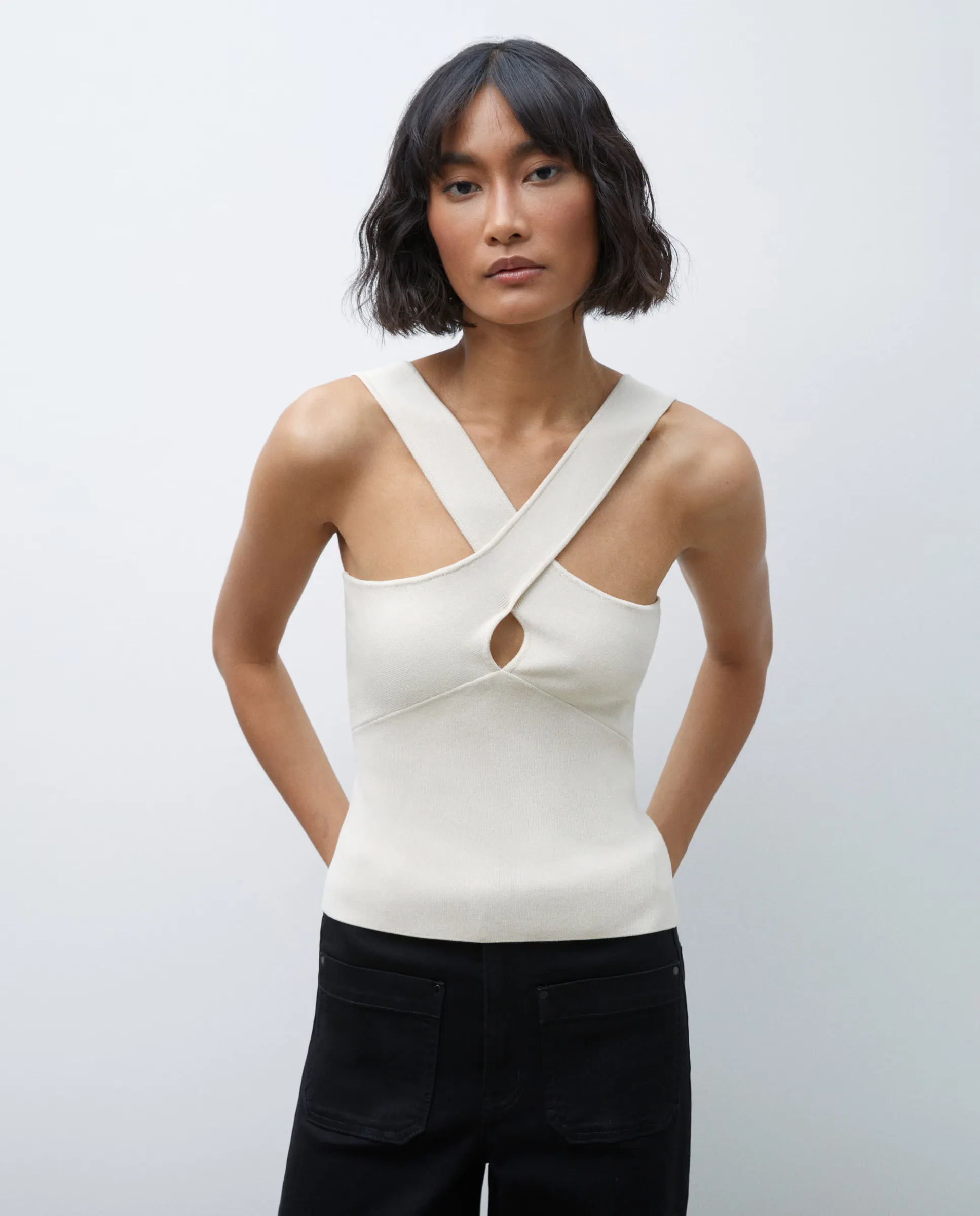 Женский топ с перекрещивающимся вырезом халтер Tintoretto, цвет Crudo
Женский топ с перекрещивающимся вырезом халтер Tintoretto, цвет Crudo