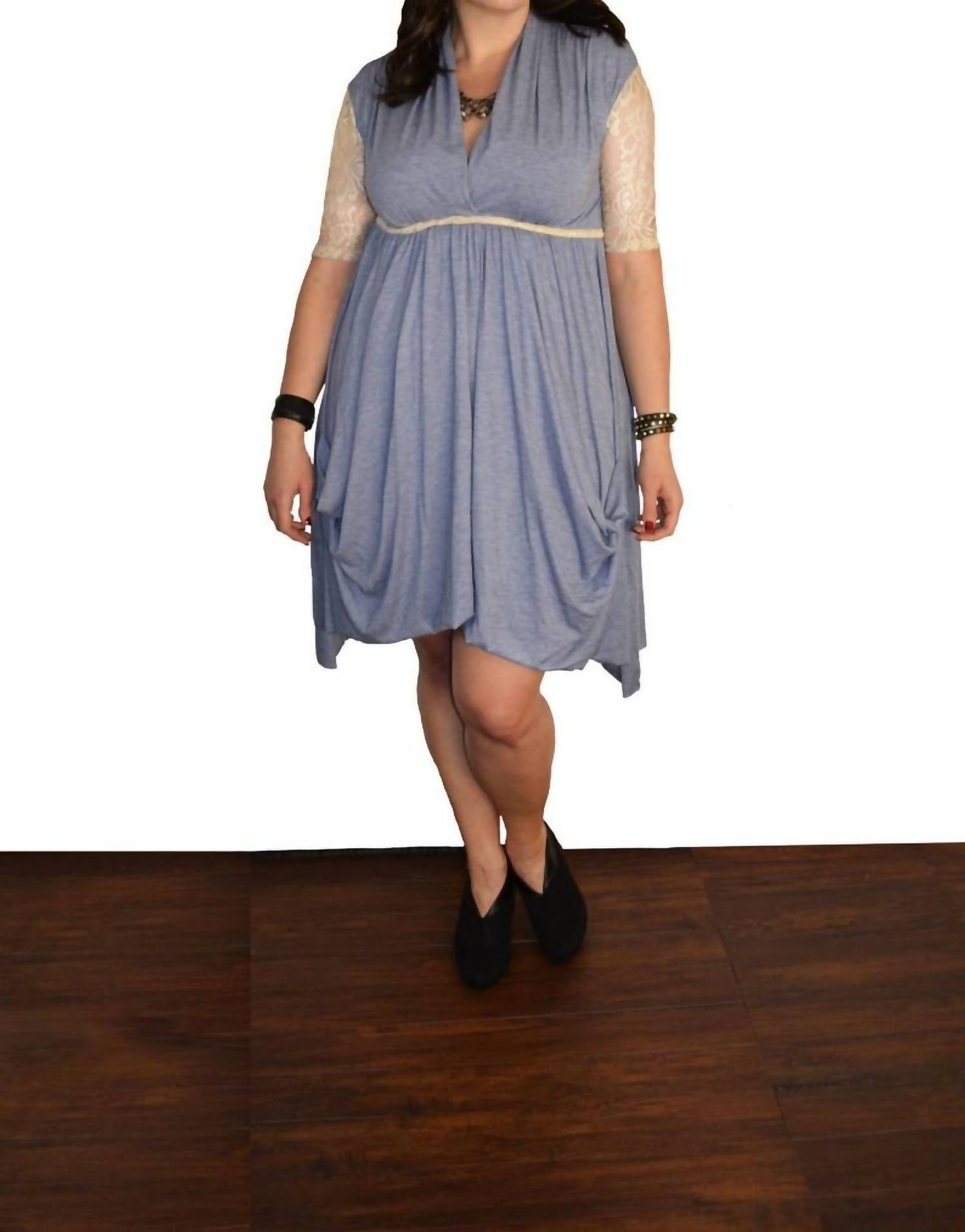 Голубое платье с кружевными рукавами и карманами Tough Luv
Голубое платье с кружевными рукавами и карманами Tough Luv