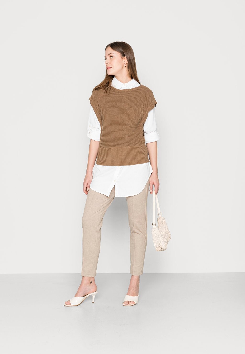 Блузка на пуговицах Anaya Kaffe, кремовый
Блузка на пуговицах Anaya Kaffe, кремовый