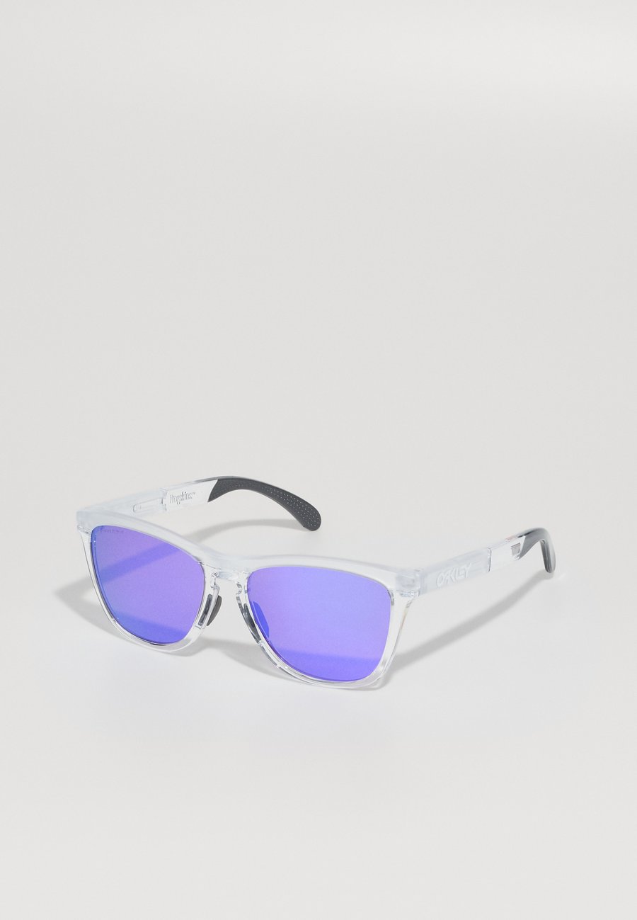 Солнцезащитные очки Oakley FROGSKINS RANGE XL UNISEX, Purple/Transparent/Purple
Солнцезащитные очки Oakley FROGSKINS RANGE XL UNISEX, Purple/Transparent/Purple
