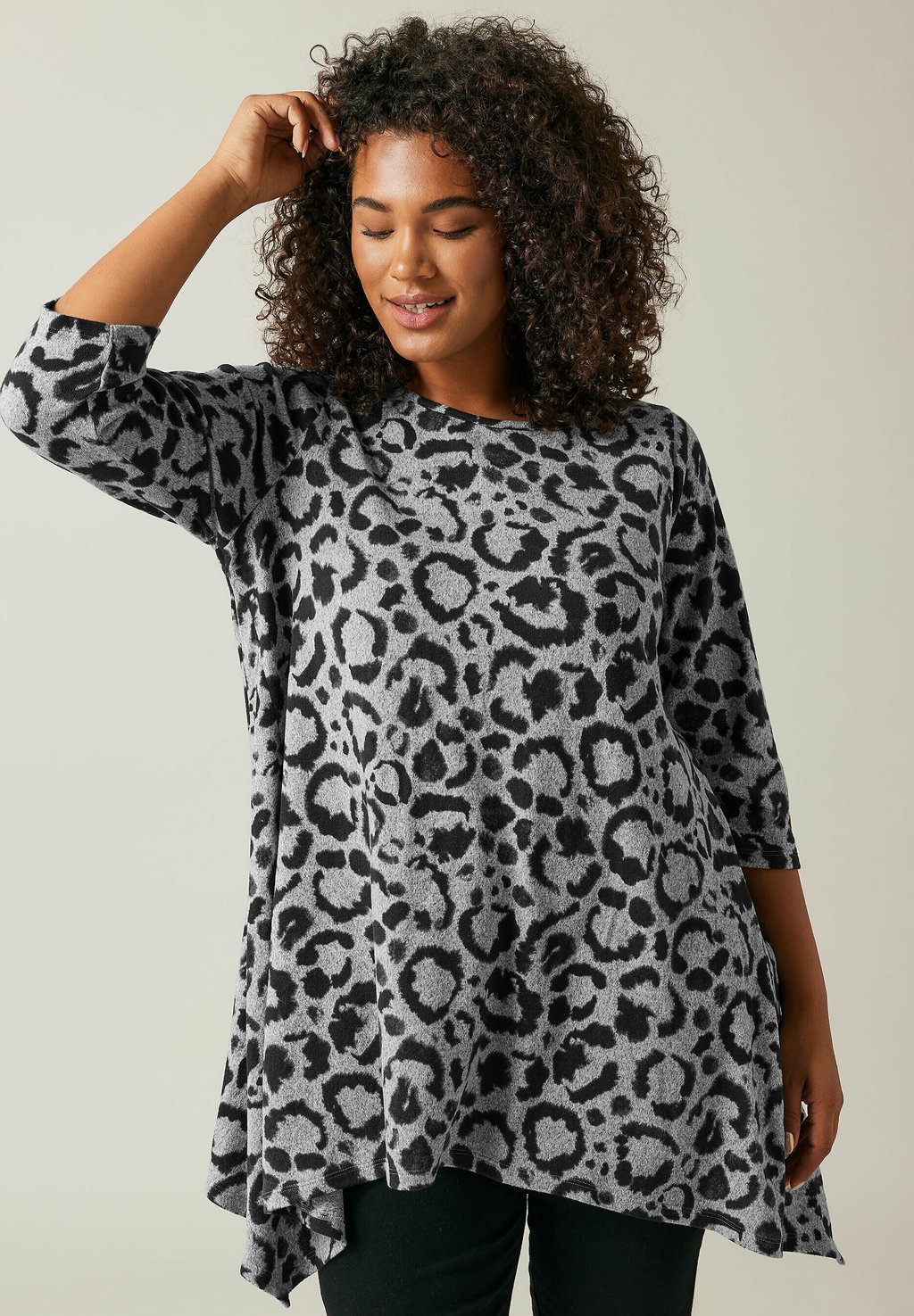 Топ с длинными рукавами LEOPARD PRINT HANKY HEM Evans, серый
Топ с длинными рукавами LEOPARD PRINT HANKY HEM Evans, серый