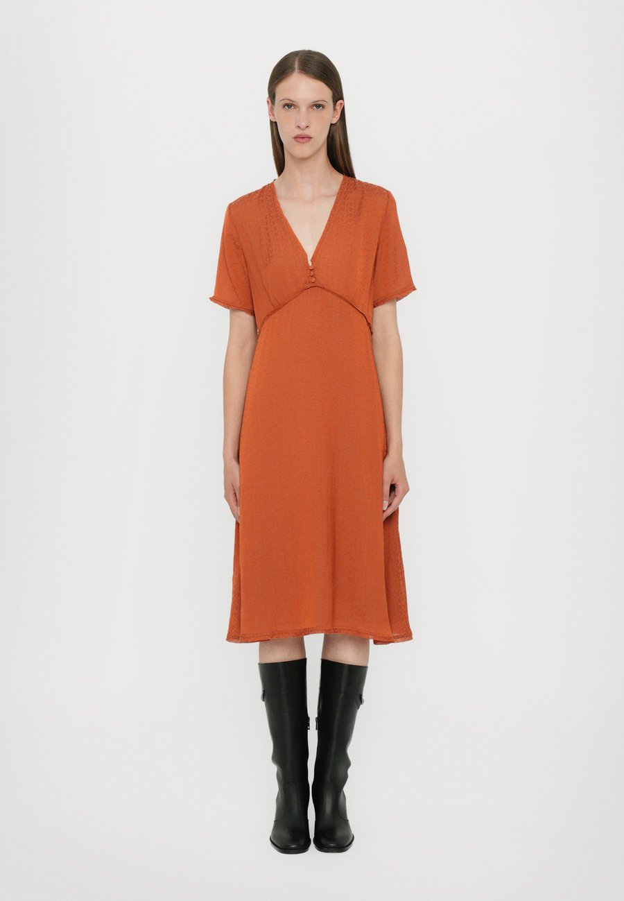 Платье Zadig & Voltaire RHODRAL , Sienna/Orange
Платье Zadig & Voltaire RHODRAL , Sienna/Orange