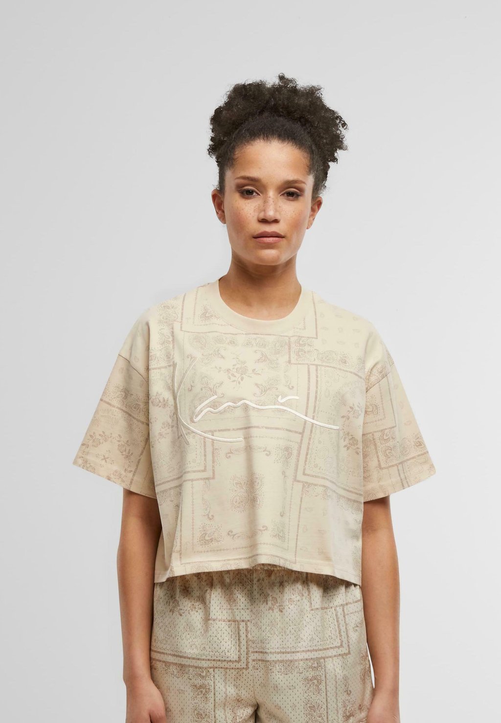 Футболка с принтом Karl Kani, бежевый
Футболка с принтом Karl Kani, бежевый