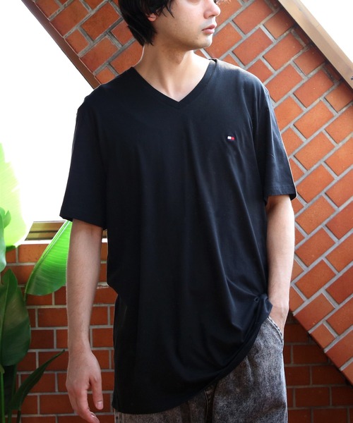 Футболка с V-образным вырезом и короткими рукавами TOMMY HILFIGER, черный
Футболка с V-образным вырезом и короткими рукавами TOMMY HILFIGER, черный